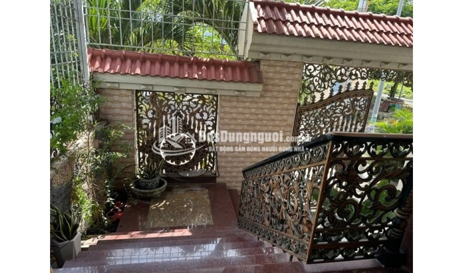 BÁN BIỆT THỰ GỖ CAO CẤP 200M2 4 TẦNG GIÁP QUẬN 8, QUẬN 7 HƯỚNG RA NGUYỄN VĂN LINH, PHẠM HÙNG